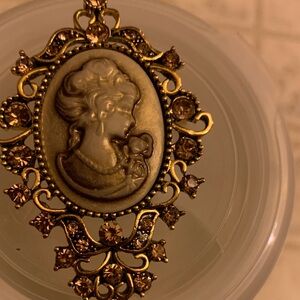 Rare Vintage Gold Cameo Brooch with Intricate Detailing